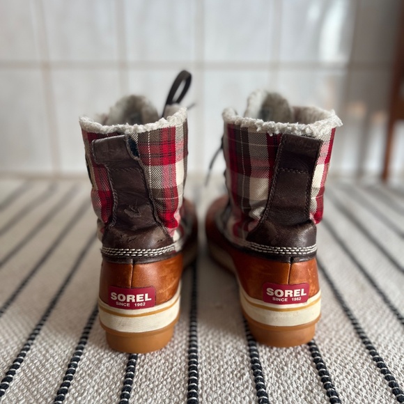 SOREL Tivoli Duck Boots, Leather Red Plaid Sherpa Lined, Waterproof, W8 - Picture 6 of 8